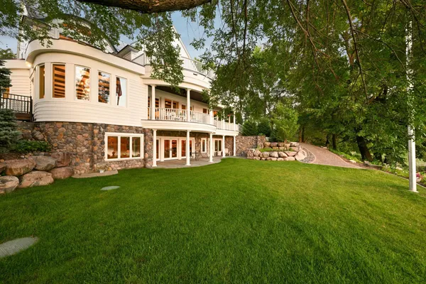 $2,900,000 | 5461 Quimby Avenue Northwest, Annandale, MN 55302