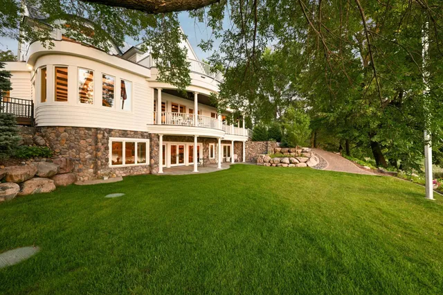 $2,900,000 | 5461 Quimby Avenue Northwest, Annandale, MN 55302