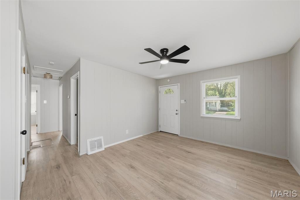 321 Caithness Road St. Louis, MO 63137 - Photo 7 of 24 Gallery Image 7