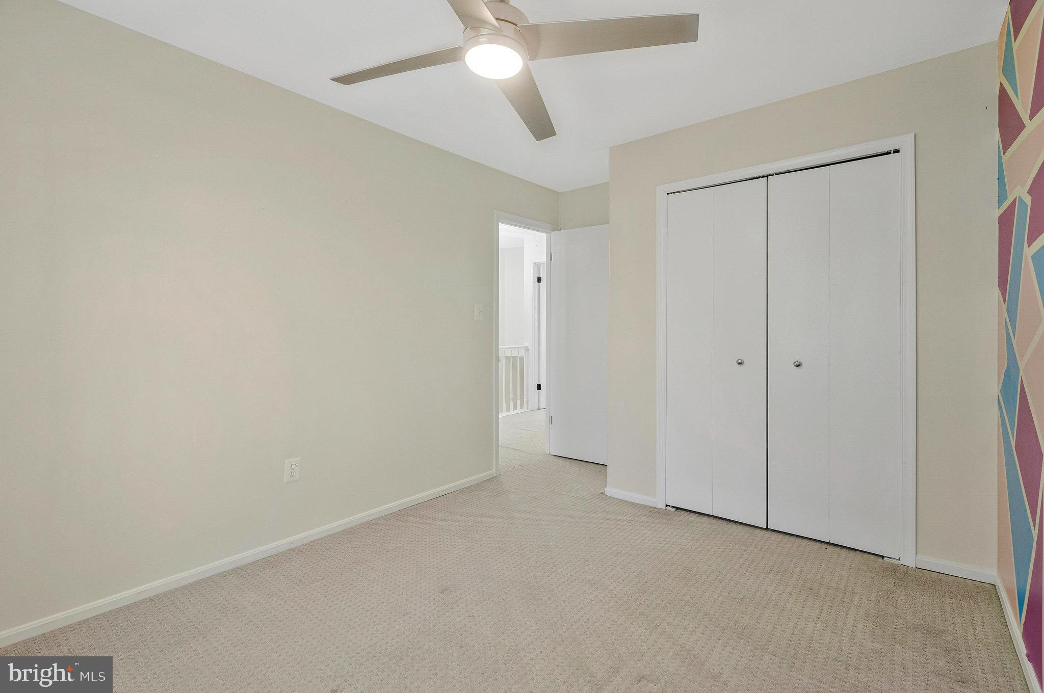 22303 Mayfield Square Sterling, VA 20164 - Photo 19 of 24 an empty room with a ceiling fan and a window
