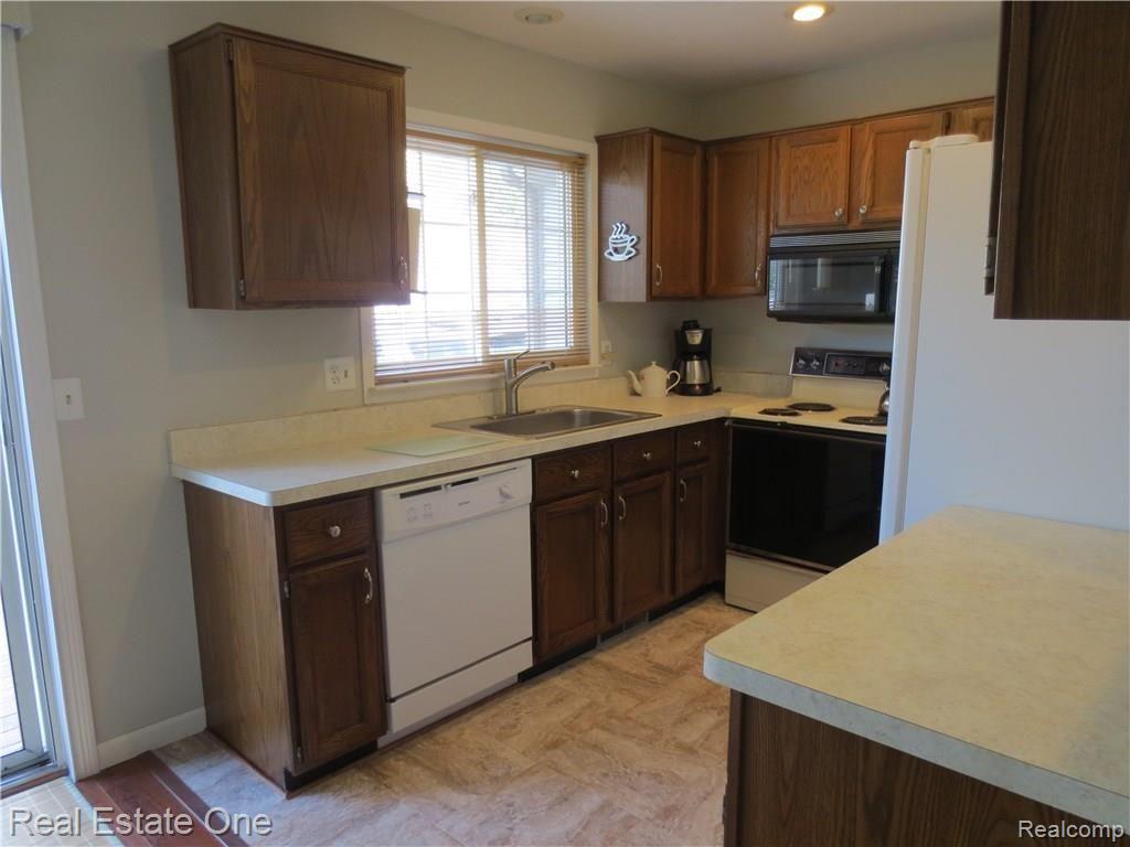 1306 Brook Lane, Unit 286 Rochester Hills, MI 48306 - Photo 13 of 23