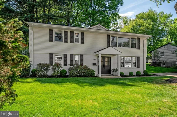 $1,100,000 | 1109 Hillcrest Drive Southwest, Vienna, VA 22180