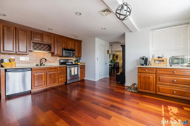 $4,800 | 90 2nd Street, Fairfield, CT 06825