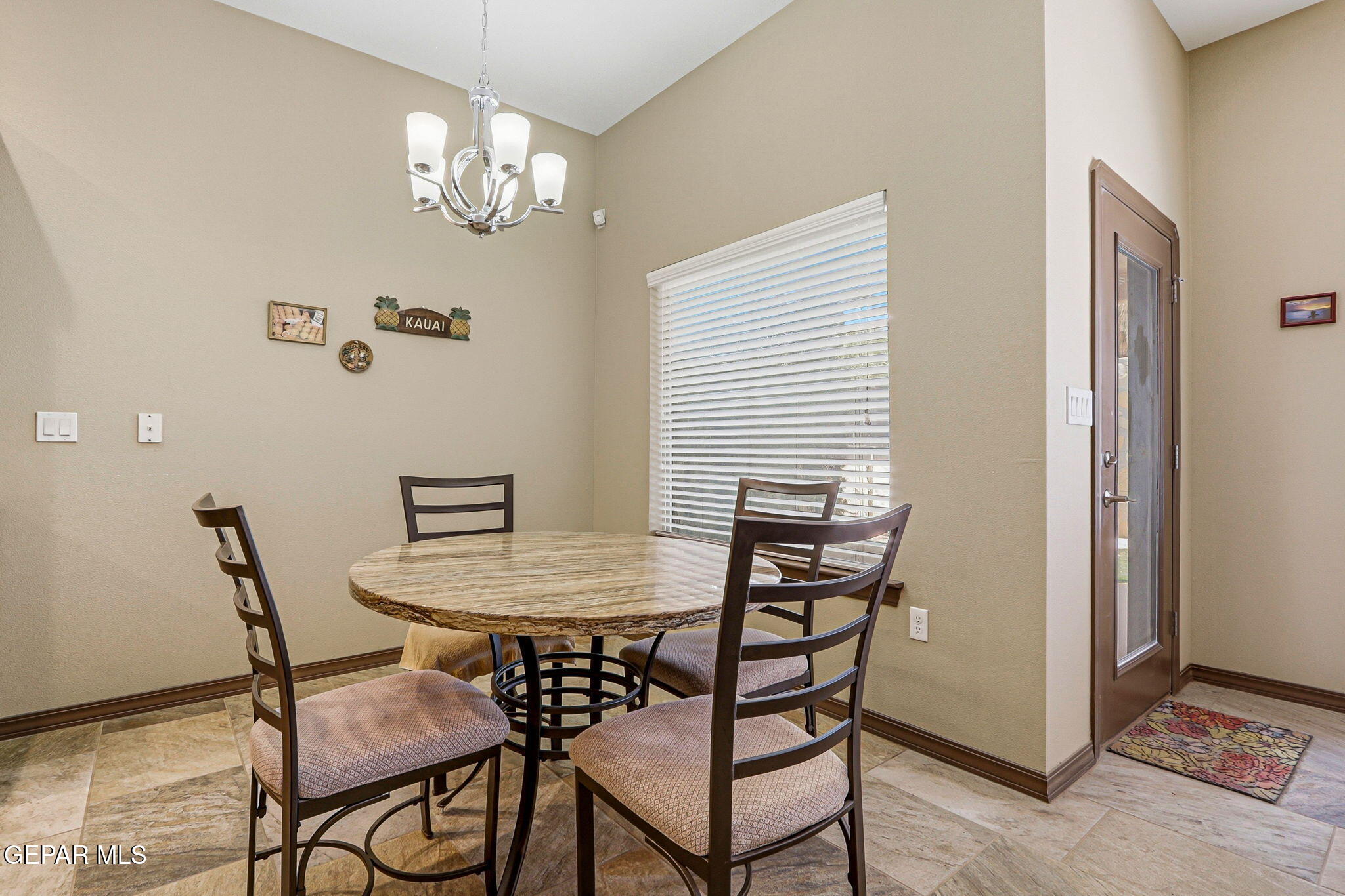 12039 Equestrian Road El Paso, TX 79928 - Photo 10 of 57 Dinning area