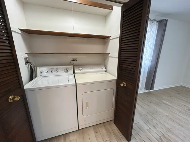 $2,500 | 946 East Grant Drive, Des Plaines, IL 60016