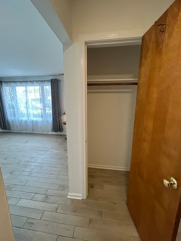 $2,500 | 946 East Grant Drive, Des Plaines, IL 60016