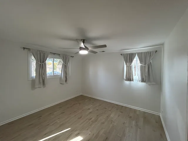 $2,500 | 946 East Grant Drive, Des Plaines, IL 60016