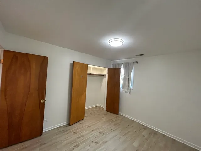 $2,500 | 946 East Grant Drive, Des Plaines, IL 60016