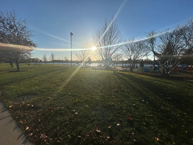 $2,500 | 946 East Grant Drive, Des Plaines, IL 60016