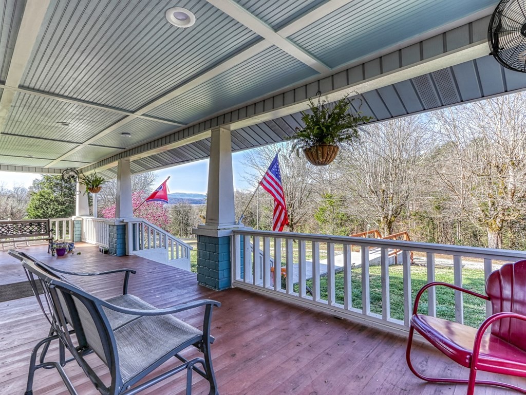 2712 Hodges Ferry Road Kodak, TN 37764 - Photo 3 of 49 a view of a patio with a table and chairs