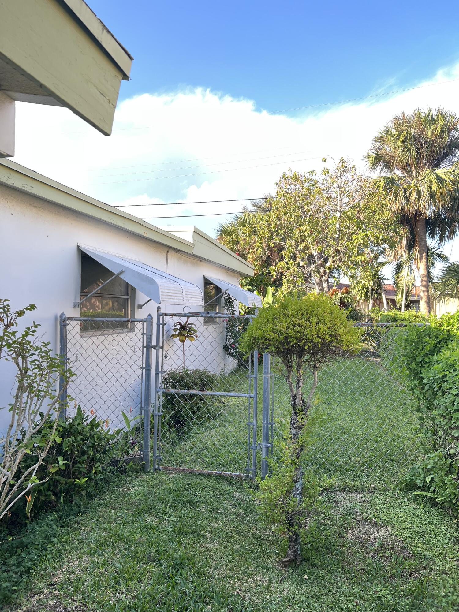 1110 West 2nd Street Riviera Beach, FL 33404 - Photo 3 of 10 Yard