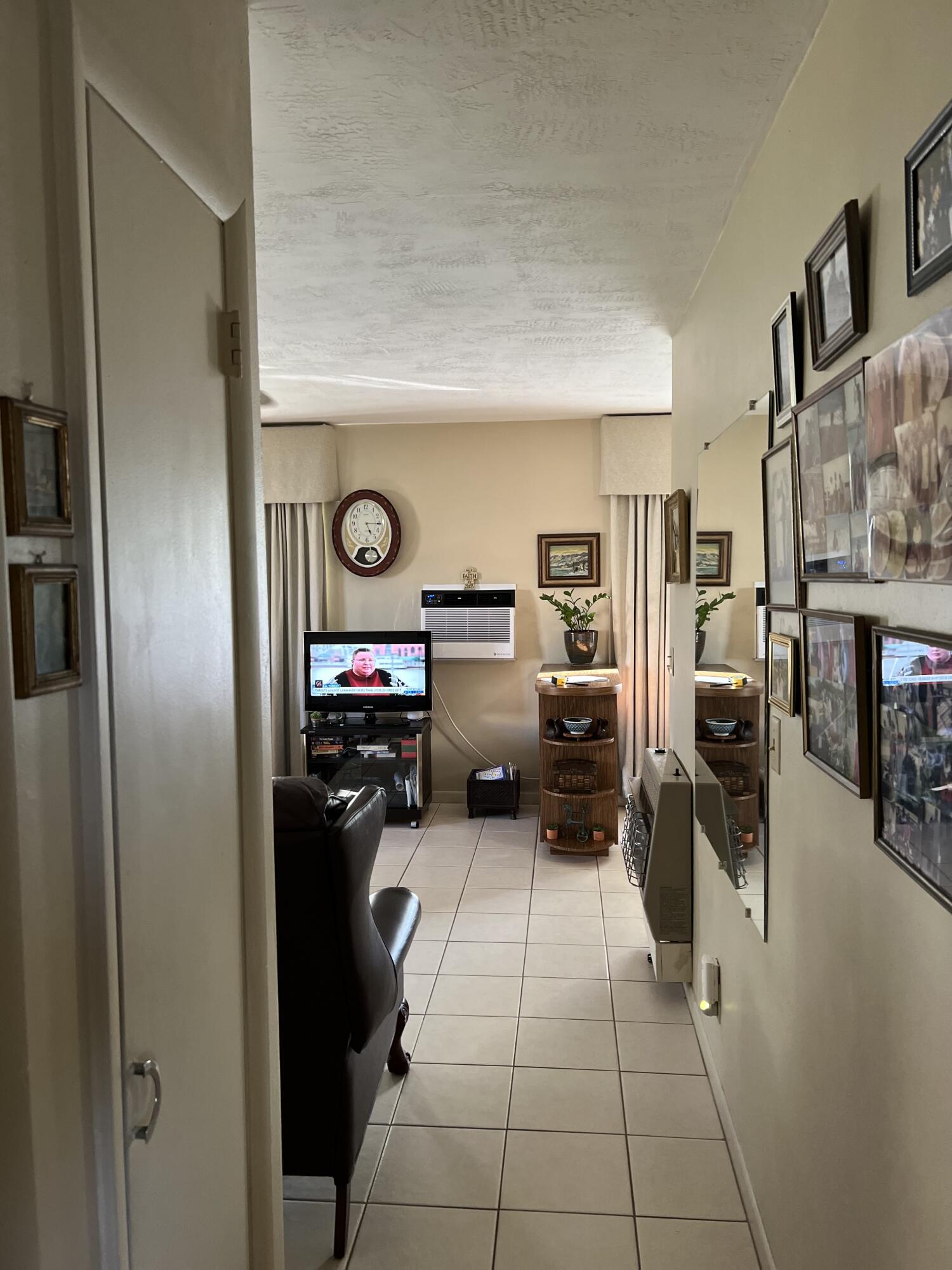 1110 West 2nd Street Riviera Beach, FL 33404 - Photo 9 of 10 Hallway