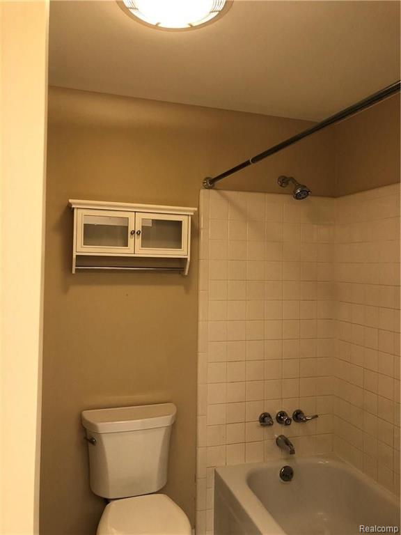 8760 Common Road, Unit 4 Warren, MI 48093 - Photo 15 of 25