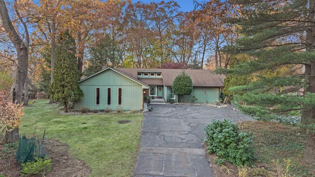 $1,299,000 | 46308 Royal Avenue, New Buffalo, MI 49117