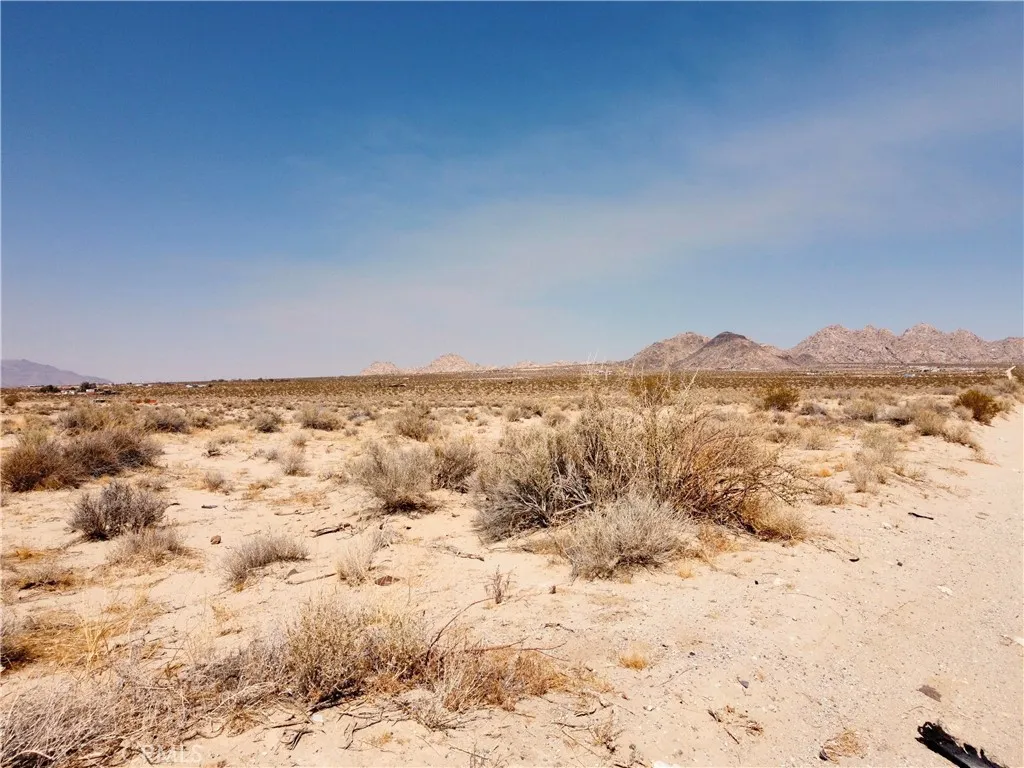 9 Camp Rock Road Lucerne Valley, CA 92356 - Photo 3 of 37
