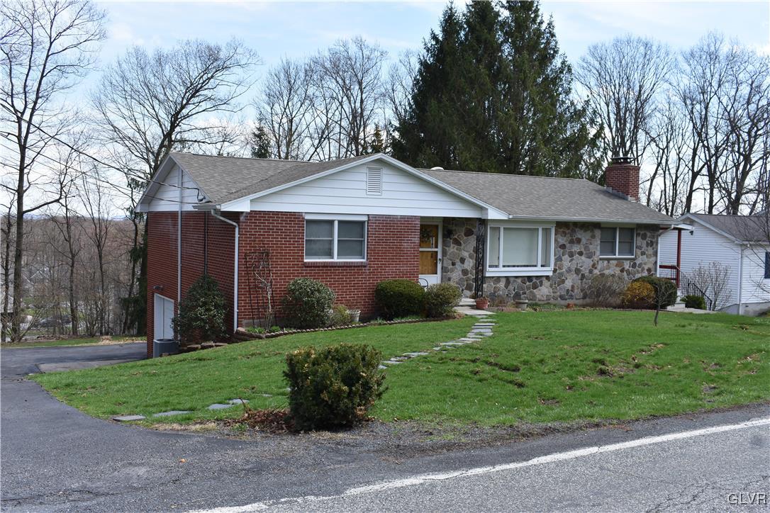 741 Locke Heights Road Bangor, PA 18013 - Photo 2 of 8 Gallery Image 2