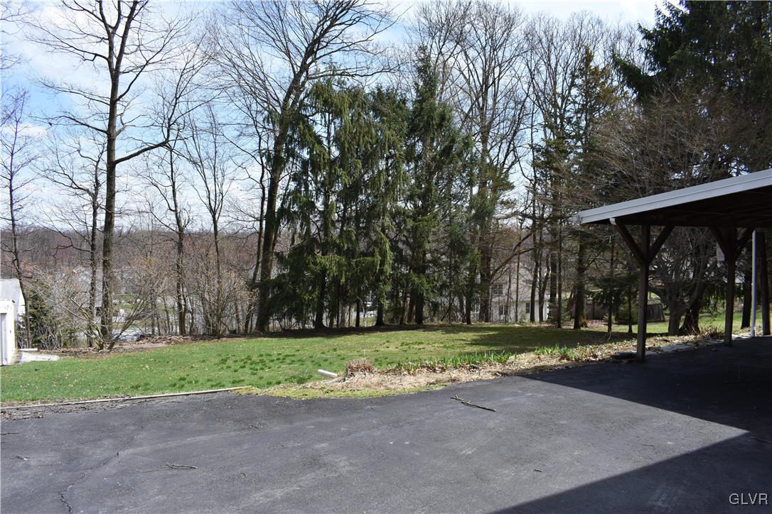 741 Locke Heights Road Bangor, PA 18013 - Photo 3 of 8 Gallery Image 3