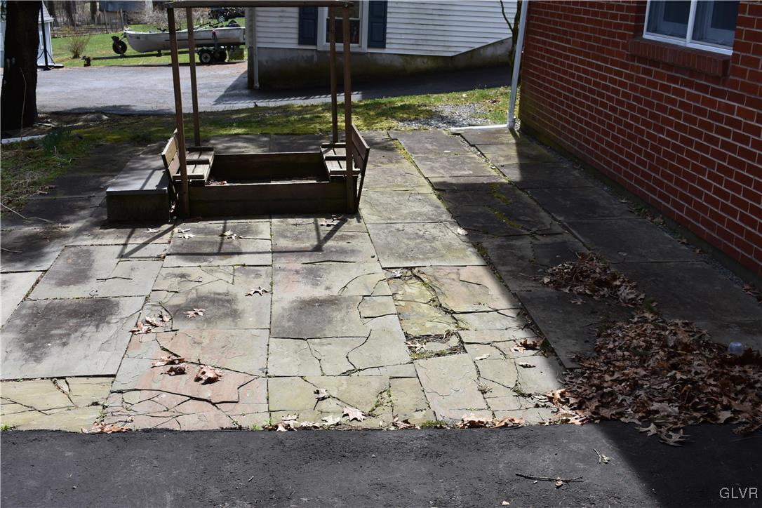 741 Locke Heights Road Bangor, PA 18013 - Photo 6 of 8 Gallery Image 6