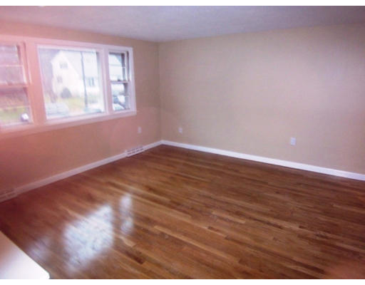 35 Wildbrook Road Billerica, MA 01821 - Photo 3 of 11