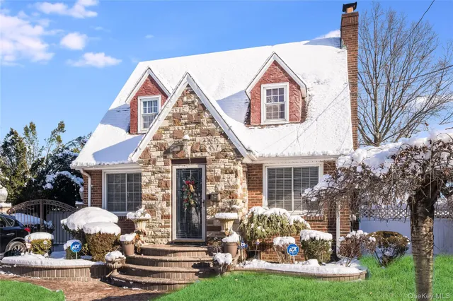 $700,000 | 122 Hamilton Road, Hempstead, NY 11550