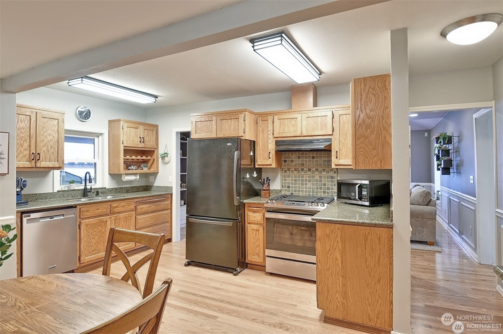 11019 Uct Loop Road Lake Stevens, WA 98258 - Photo 20 of 38 a kitchen with granite countertop a refrigerator stove top oven and sink