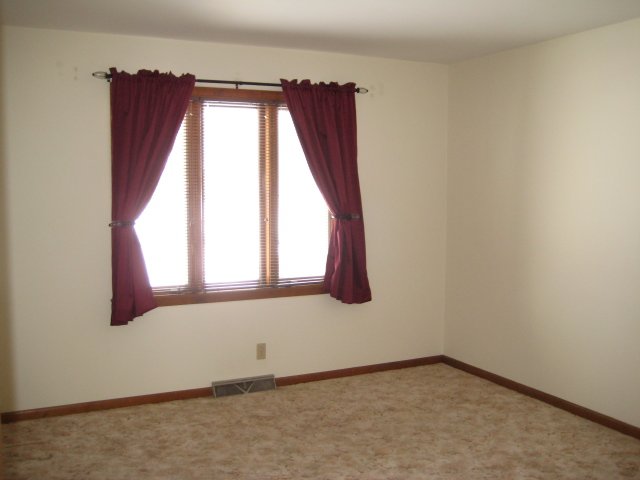 1402 Westgate Road Washington, IL 61571 - Photo 8 of 15 Gallery Image 8