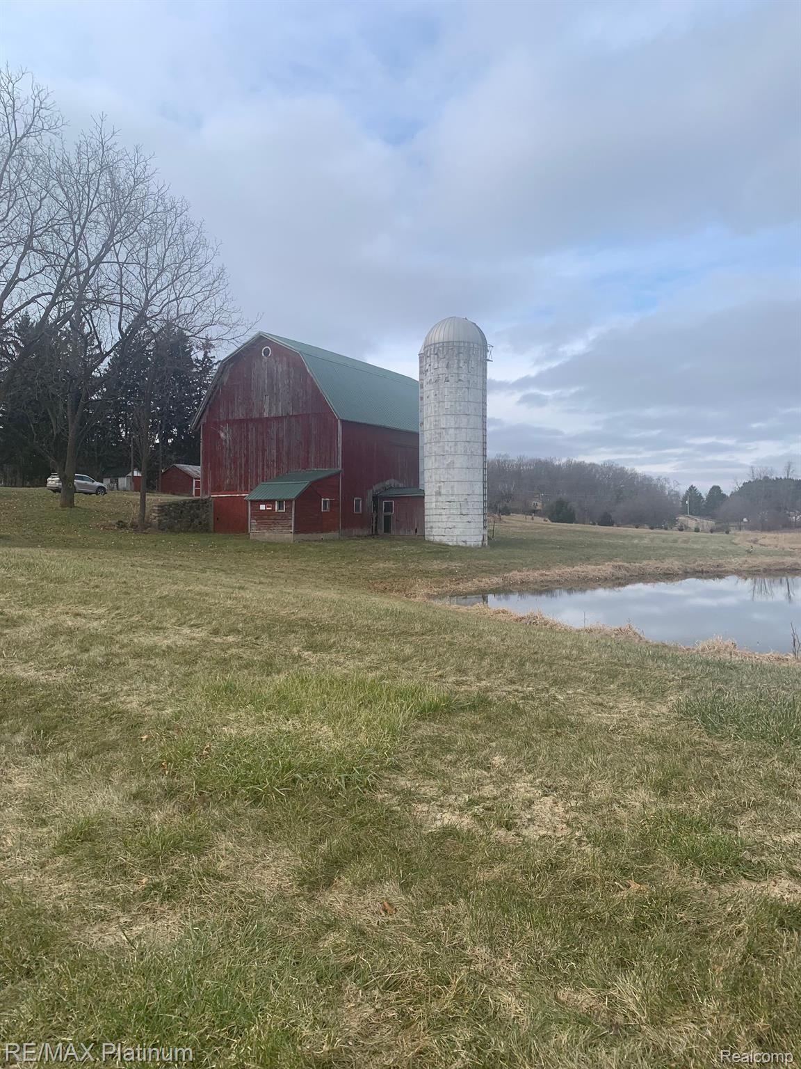 3850 Jewell Road Howell, MI 48843 - Photo 7 of 60 Newer metal roof on red barn!