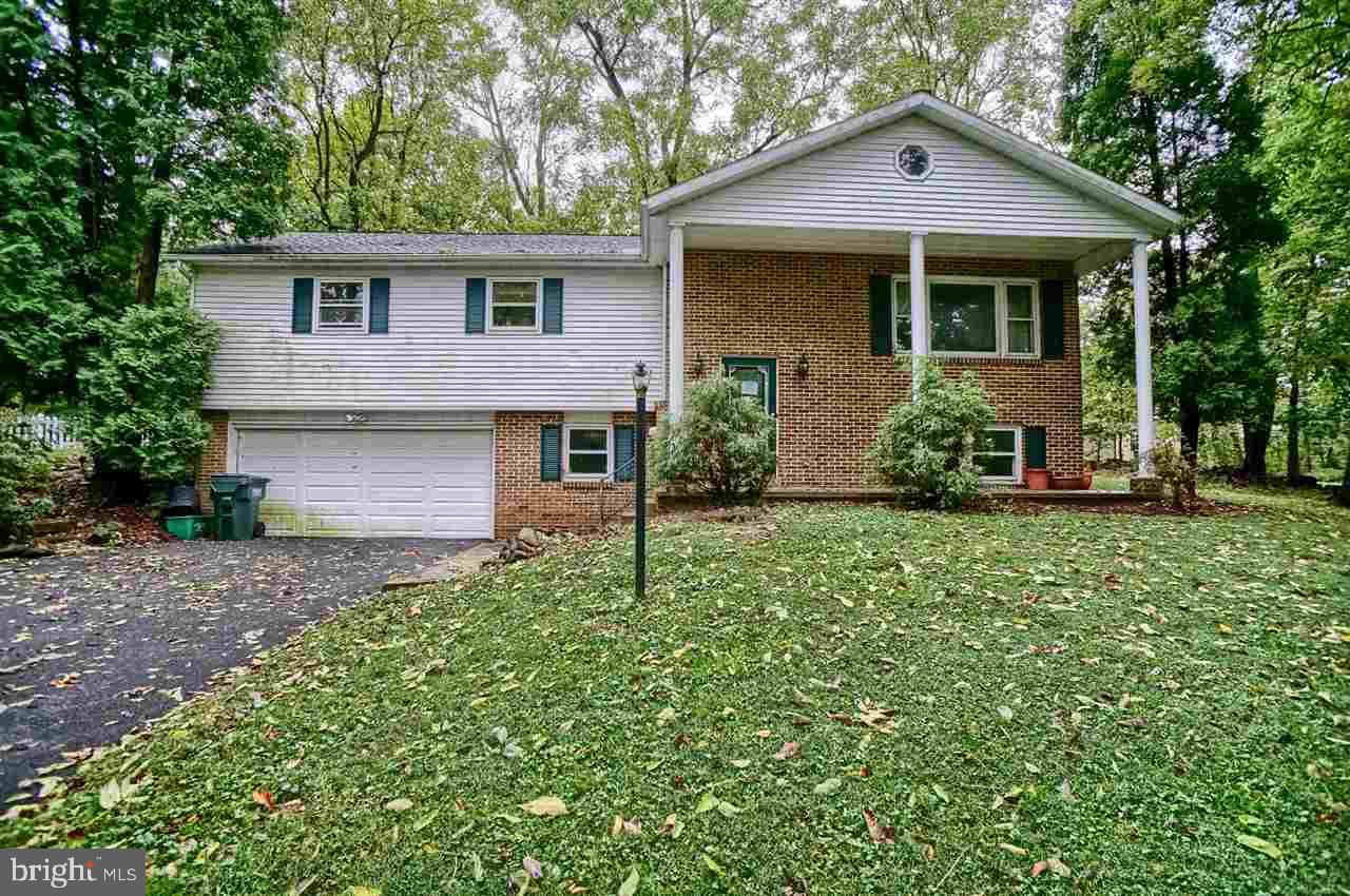 130 Hickory Road Carlisle, PA 17015 - Photo 2 of 16 Gallery Image 2
