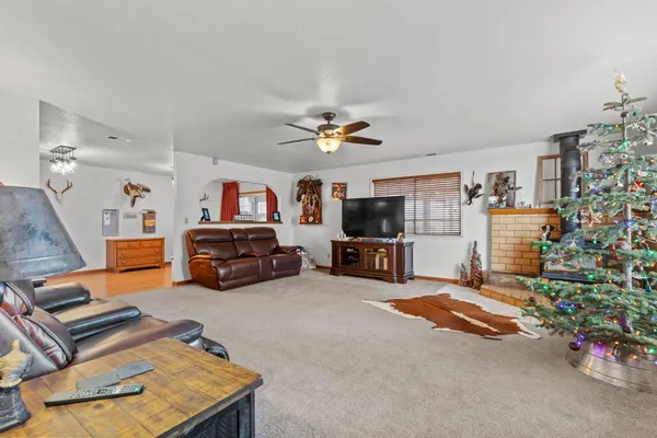 a view of a livingroom with furniture and a ceiling fan