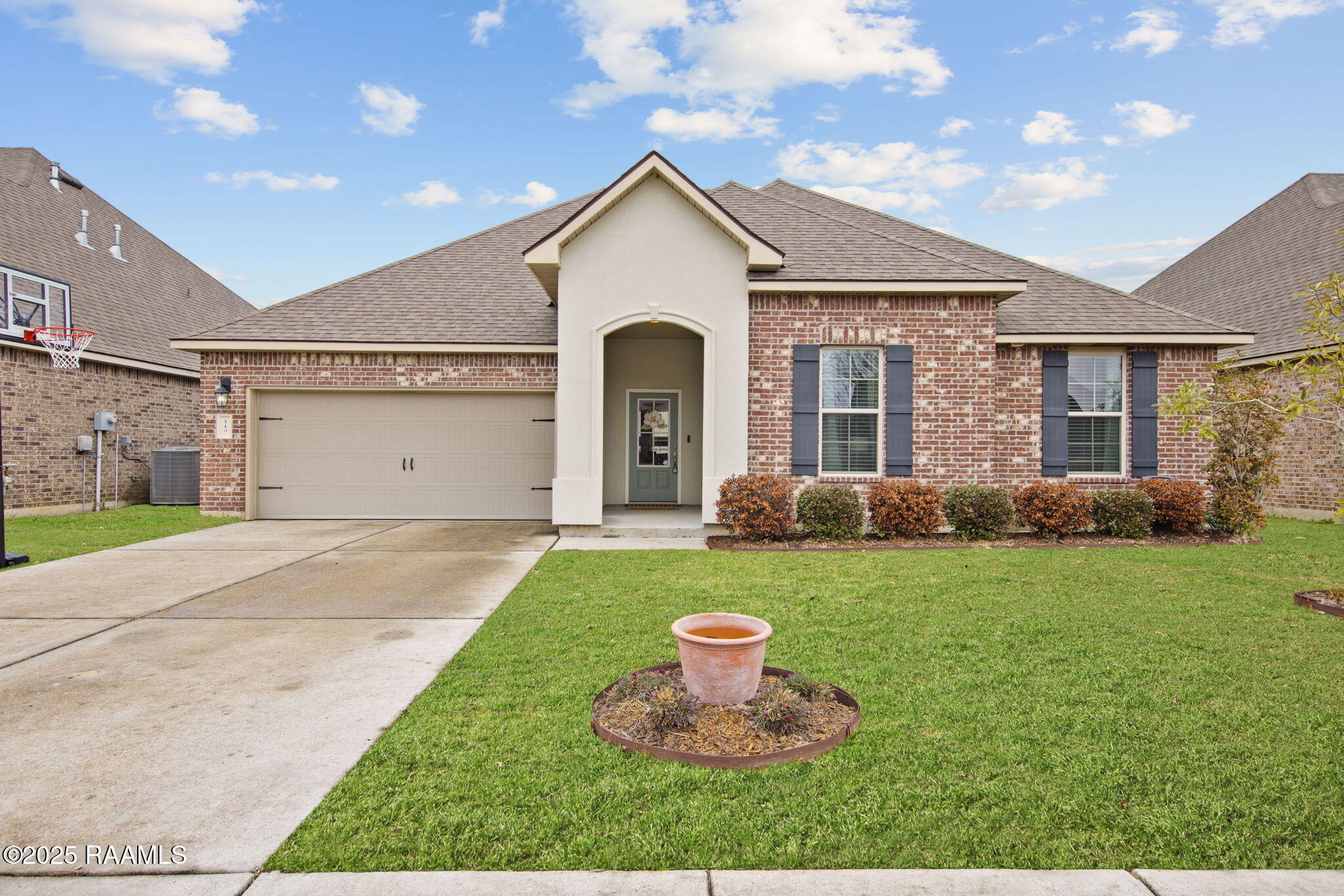 119 Tortoise Lane Broussard, LA 70518 - Photo 2 of 24 large-0194b52c-2c1c-730b-bf04-ba9807de21