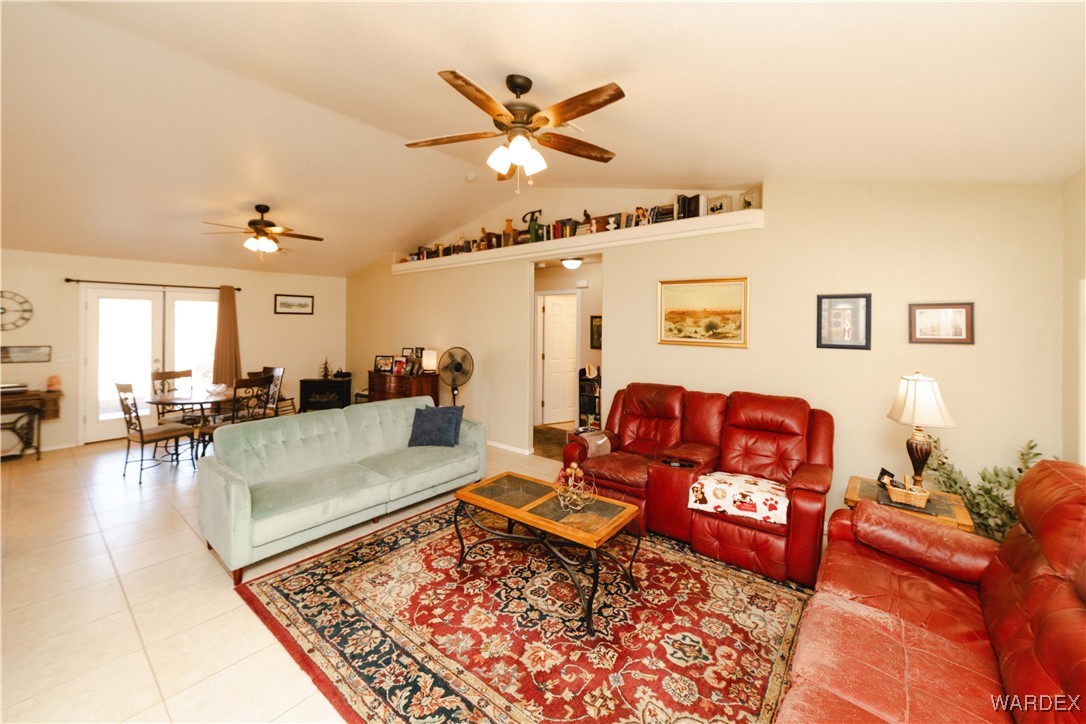 2113 South Dragoon Road Golden Valley, AZ 86413 - Photo 12 of 69 Living Room