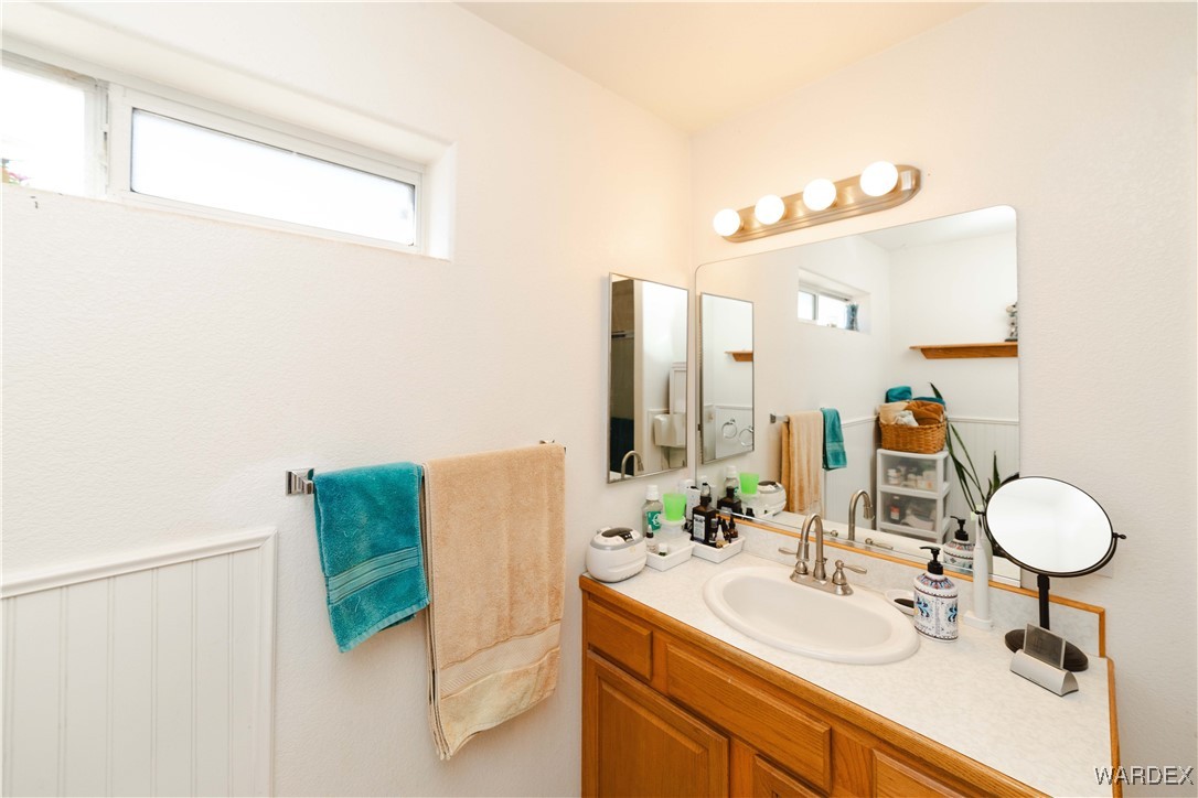 2113 South Dragoon Road Golden Valley, AZ 86413 - Photo 23 of 69 Bathroom