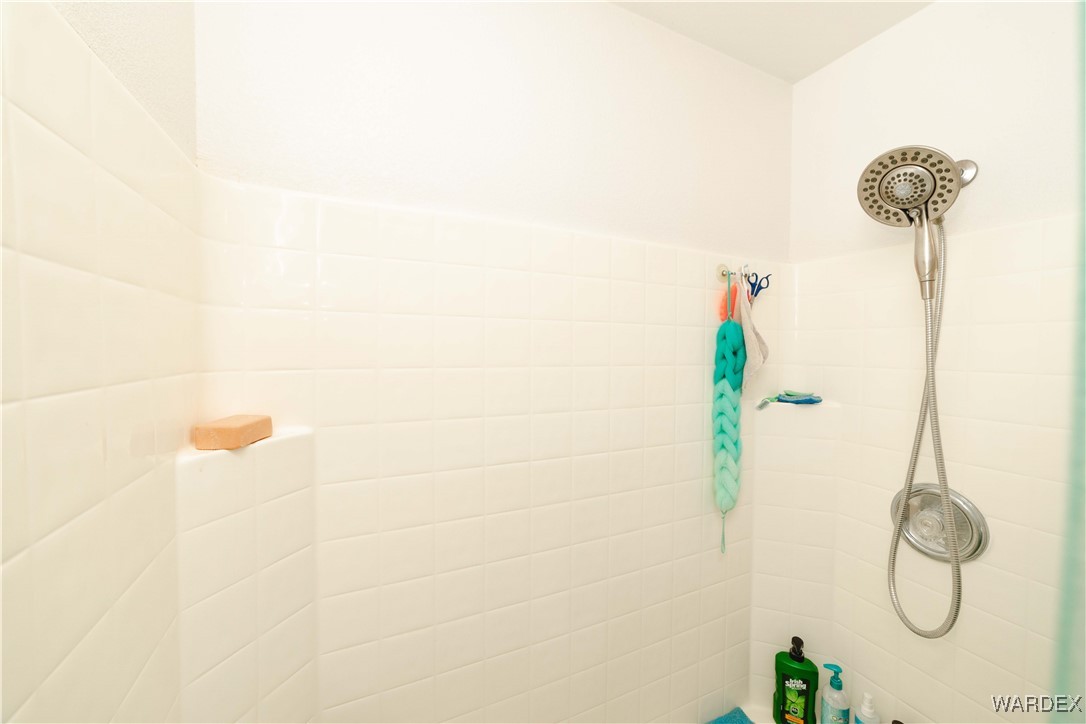 2113 South Dragoon Road Golden Valley, AZ 86413 - Photo 29 of 69 Bathroom