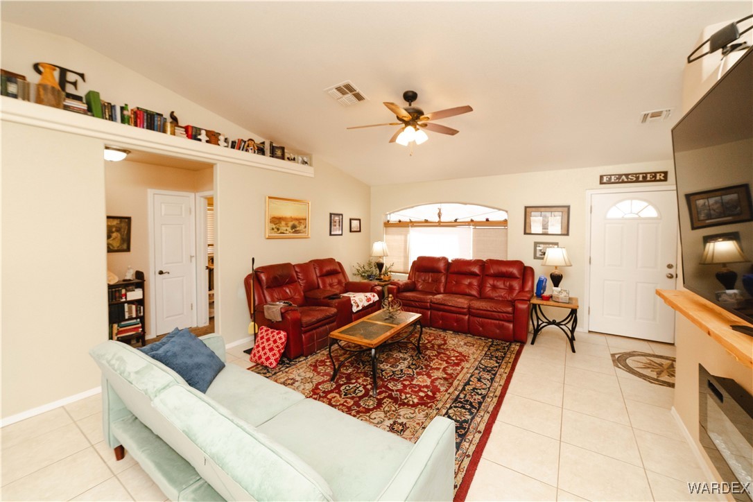 2113 South Dragoon Road Golden Valley, AZ 86413 - Photo 10 of 69 Living Room