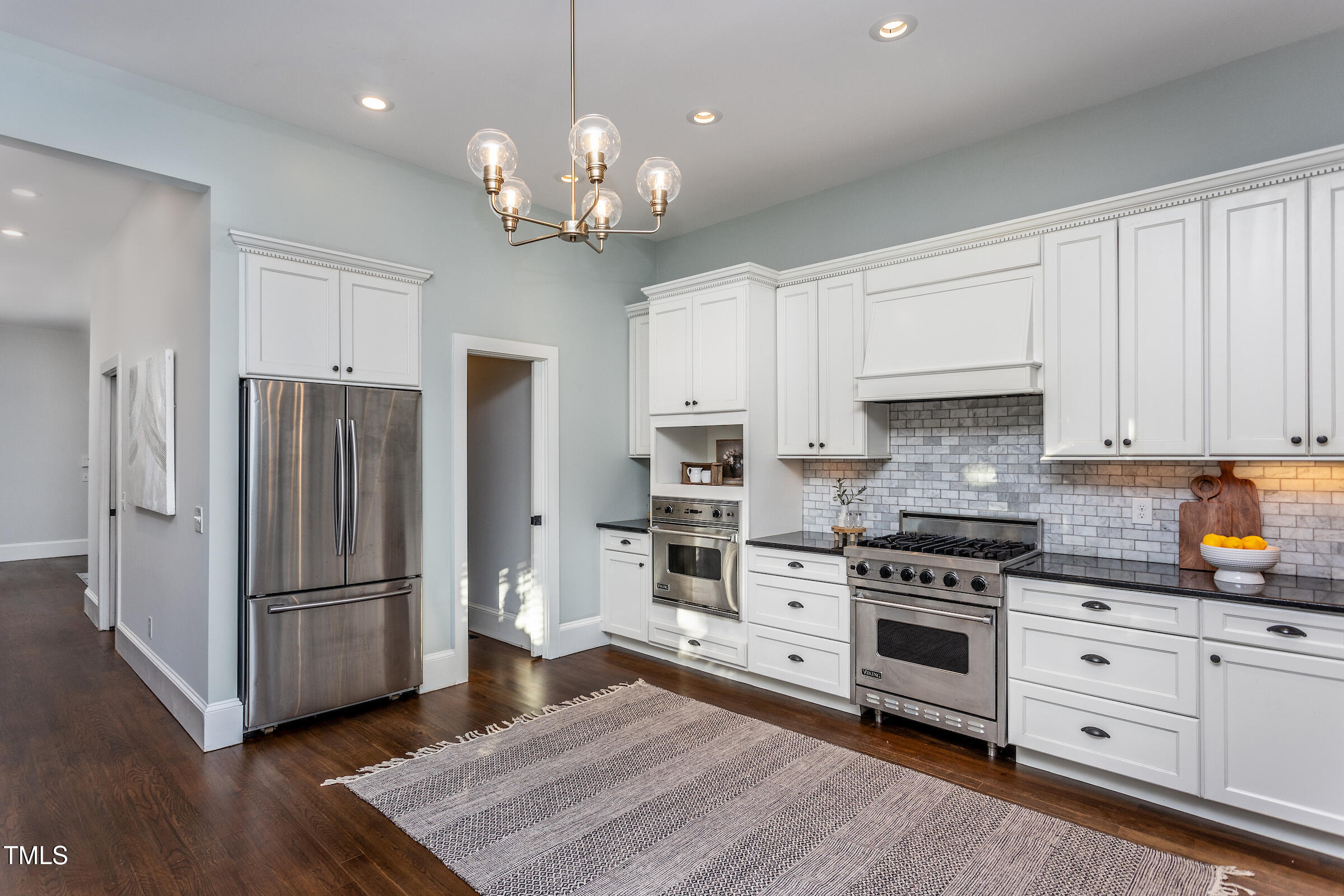 542 East Martin Street Raleigh, NC 27601 - Photo 9 of 45 Kitchen/Walk-In Pantry