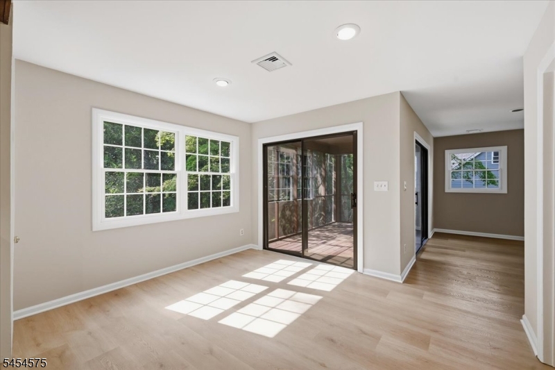 27 Inwood Road Berkeley Heights, NJ 07922 - Photo 17 of 40 Gallery Image 17
