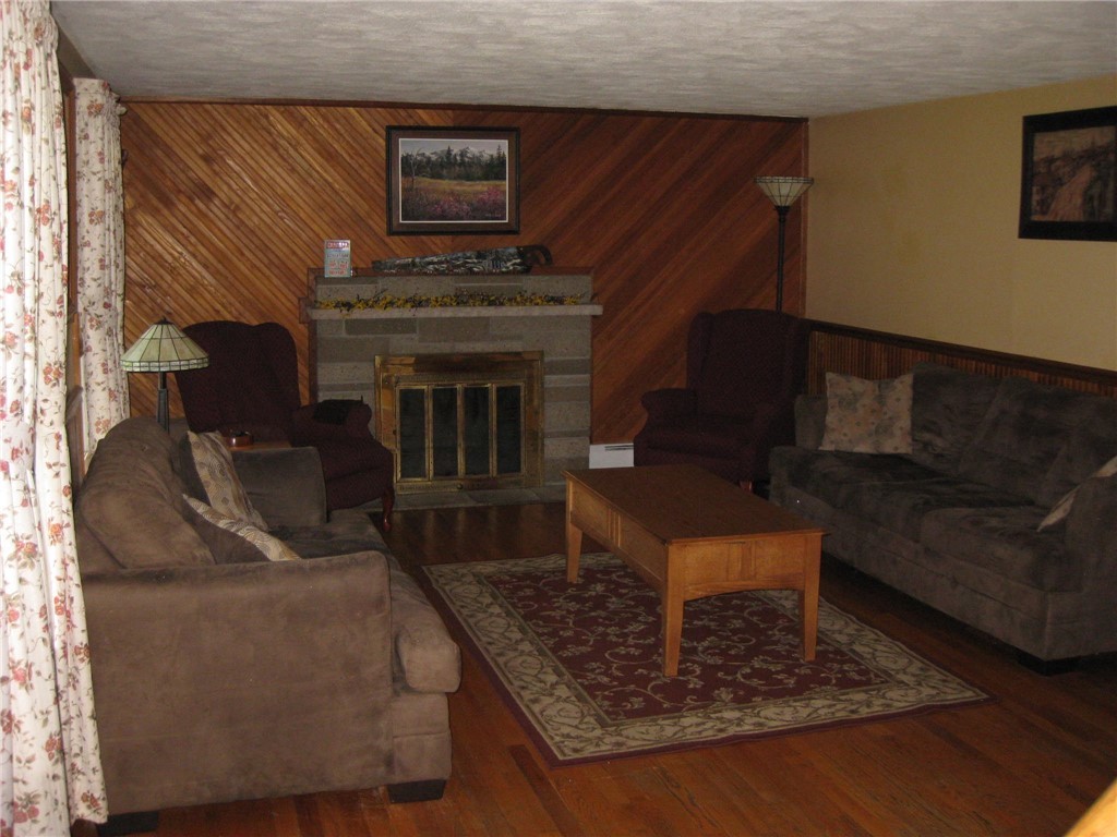158 Ridge Road Smithfield, RI 02917 - Photo 3 of 28