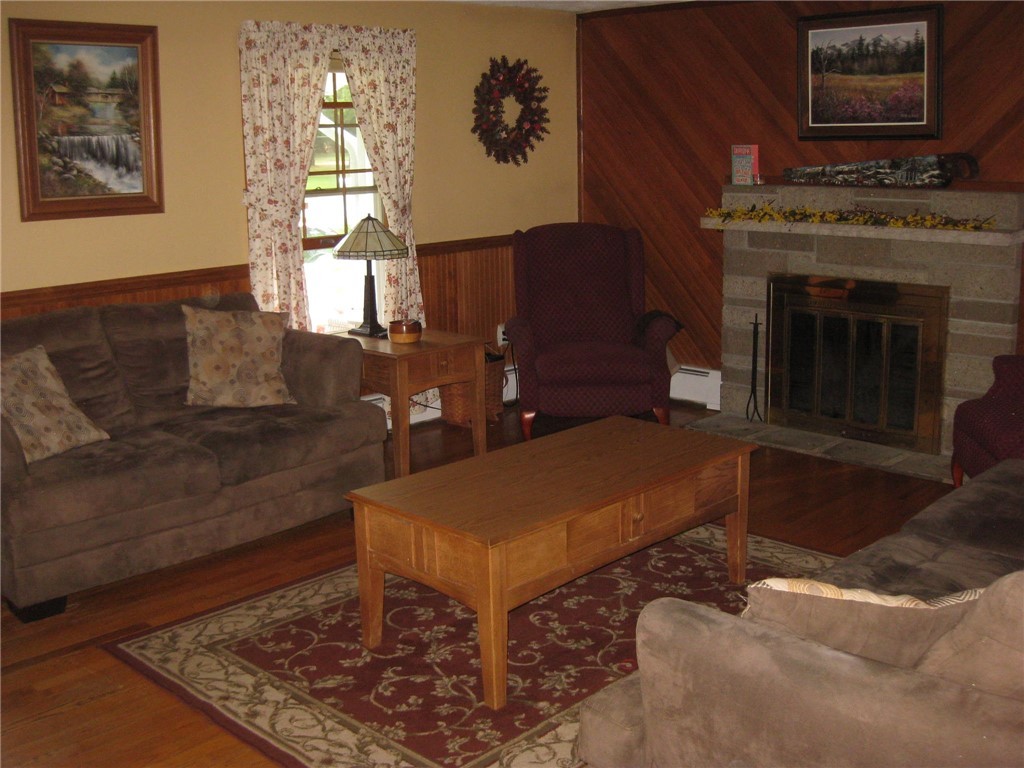 158 Ridge Road Smithfield, RI 02917 - Photo 4 of 28