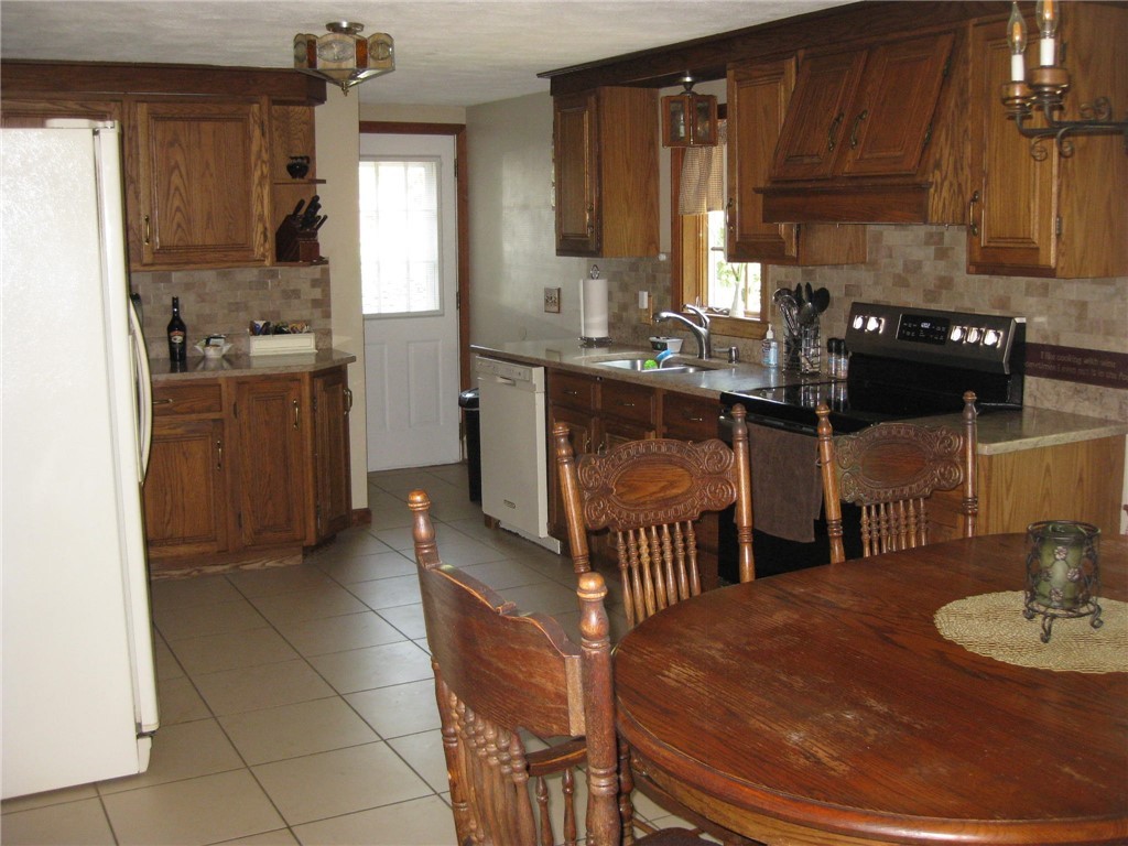 158 Ridge Road Smithfield, RI 02917 - Photo 7 of 28