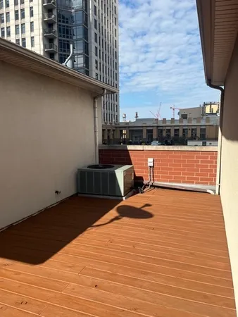 $825,000 | 334 North Jefferson Street, Unit A, Chicago, IL 60661