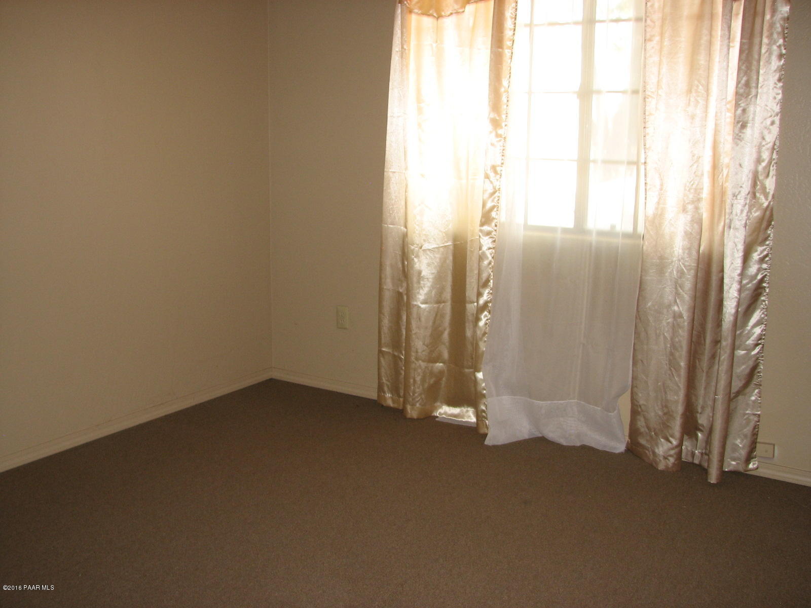 543 West Ahonen Road Paulden, AZ 86334 - Photo 10 of 24 an empty room with windows