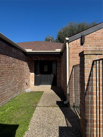 $2,000 | 7838 Vickijohn Drive, Houston, TX 77071