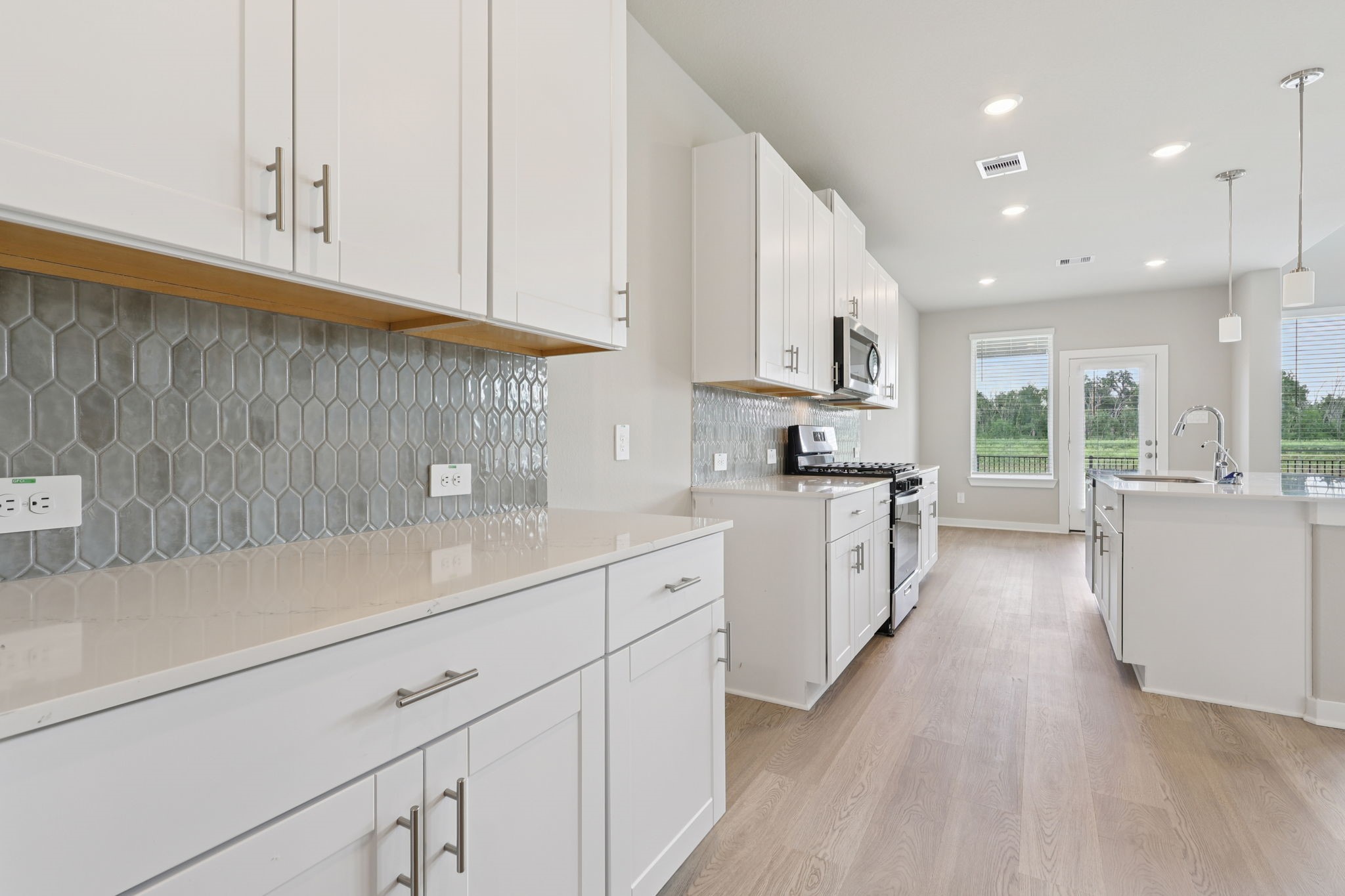 5710 Chamberlain Crossing Rosenberg, TX 77471 - Photo 14 of 37 Photo is not of the actual home, but is an inspirational photo of builder’s model home and may depict options, furnishings, and/or decorator features that are not included