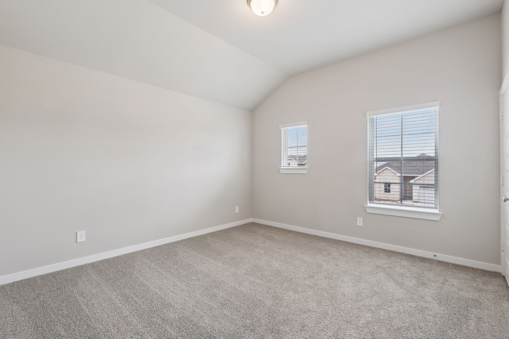 5710 Chamberlain Crossing Rosenberg, TX 77471 - Photo 27 of 40 an empty room with windows