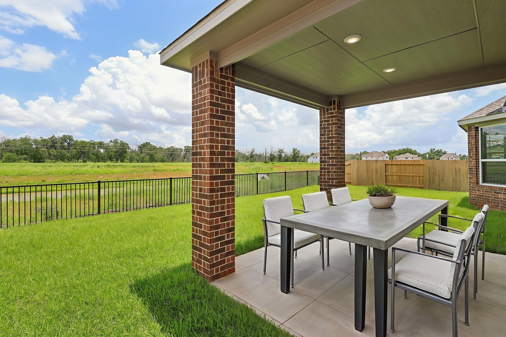 5710 Chamberlain Crossing Rosenberg, TX 77471 - Photo 39 of 40 a view of an chairs and table in the patio