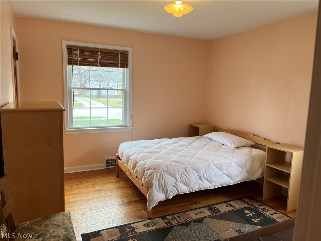 1624 Lander Road Cleveland, OH 44124 - Photo 13 of 21 Bedroom 1