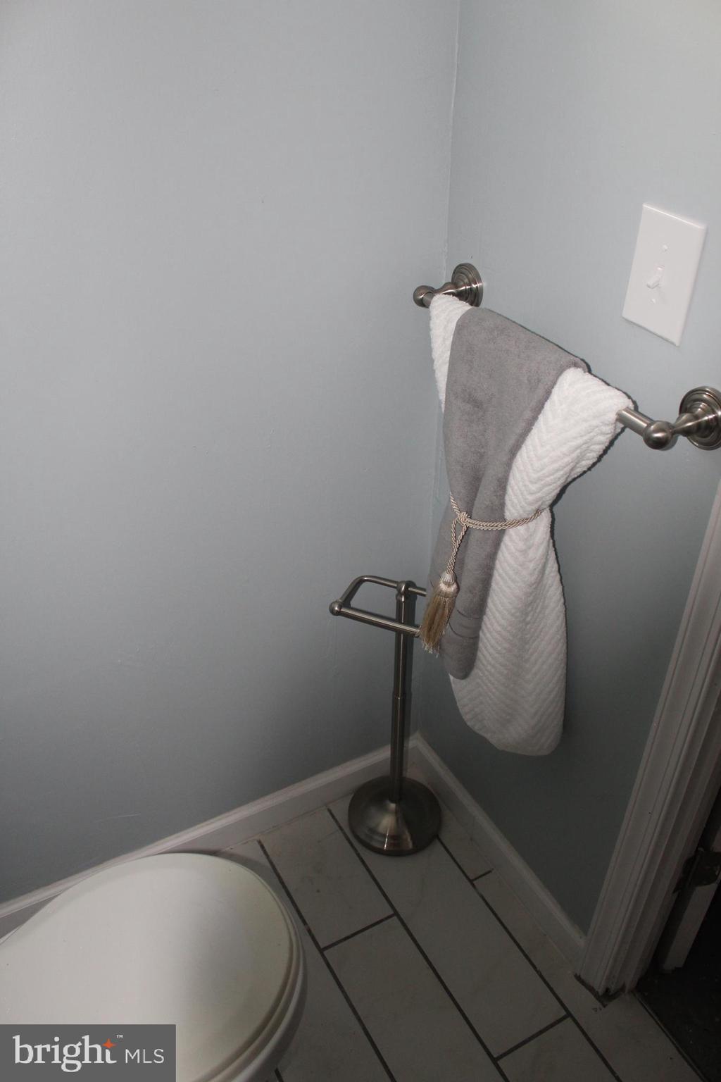 1624 Heathfield Road Baltimore, MD 21239 - Photo 38 of 46