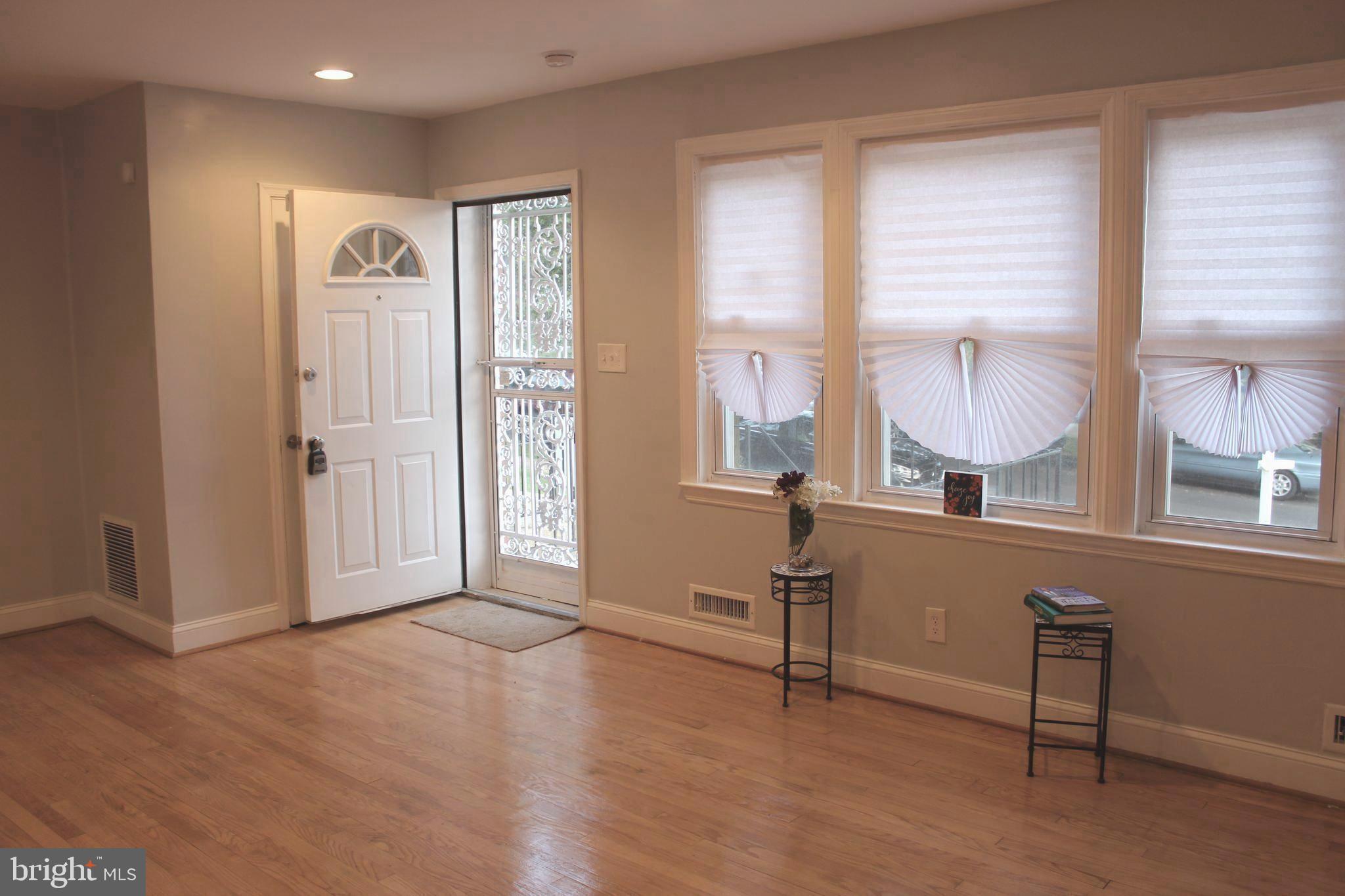 1624 Heathfield Road Baltimore, MD 21239 - Photo 5 of 46