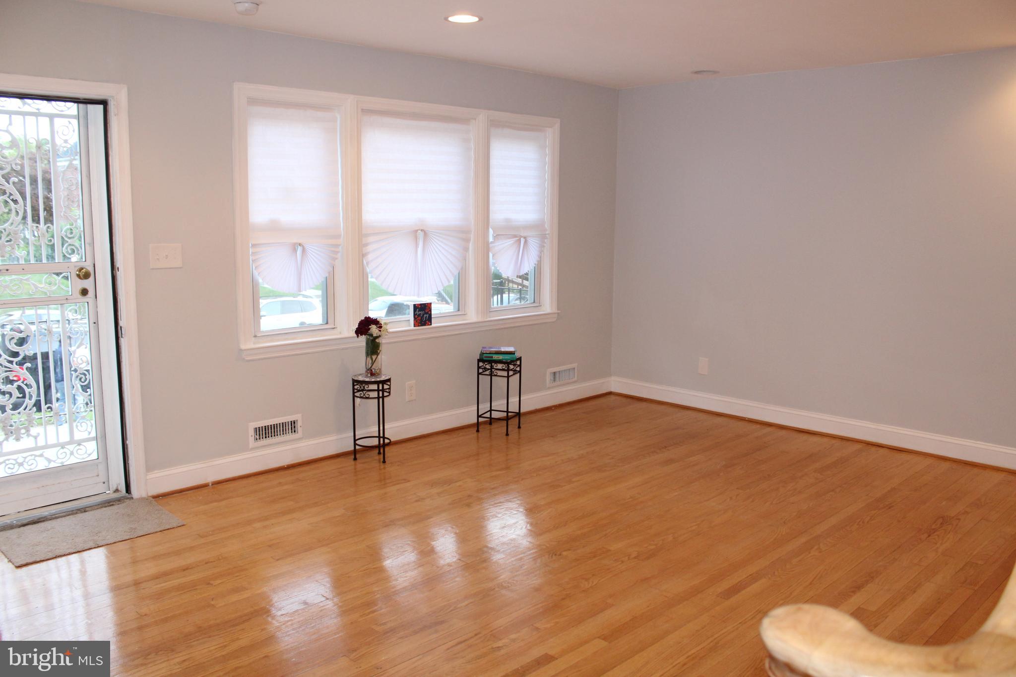 1624 Heathfield Road Baltimore, MD 21239 - Photo 6 of 46