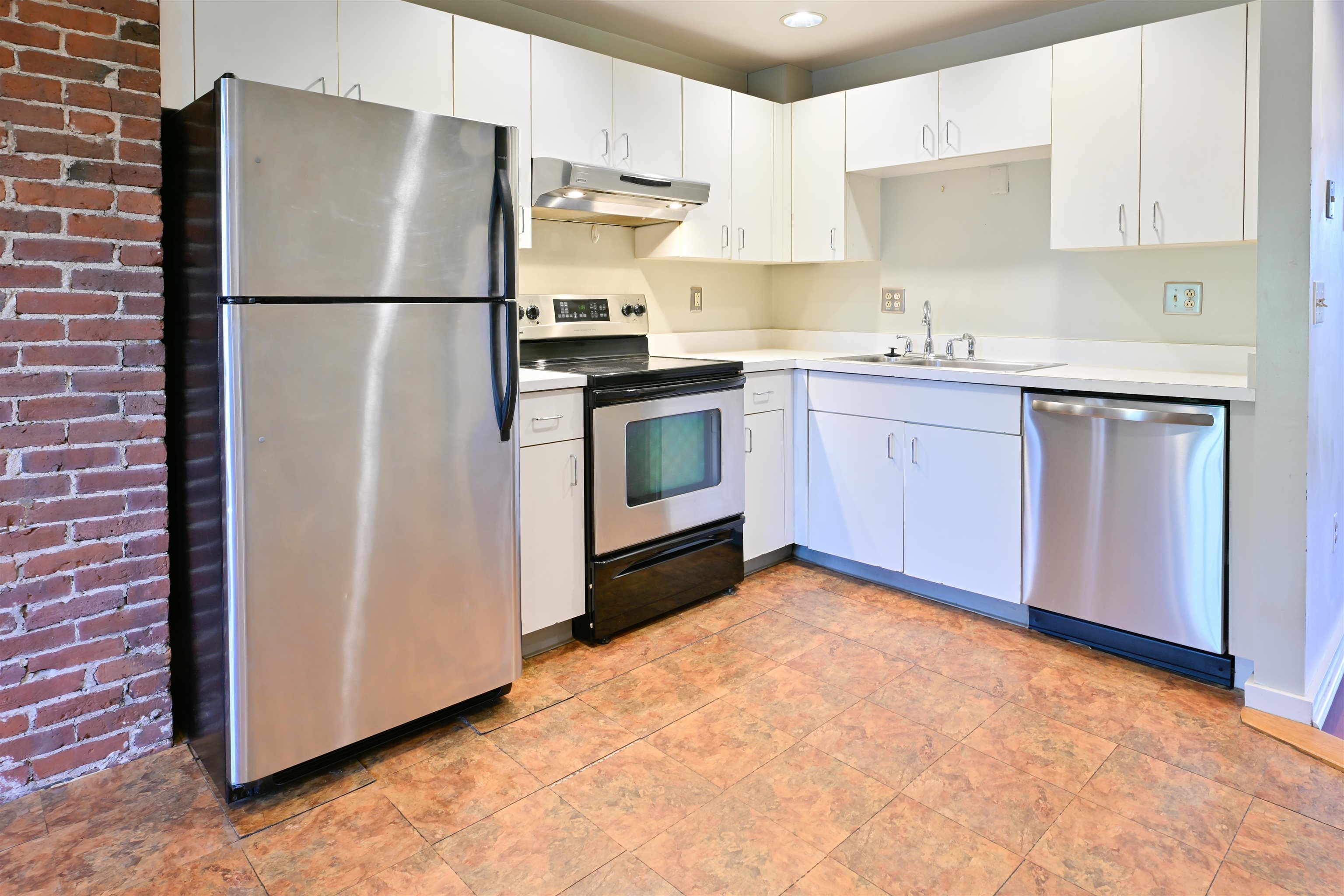 139 West Merrimack Street, Unit 3 Manchester, NH 03101 - Photo 20 of 32